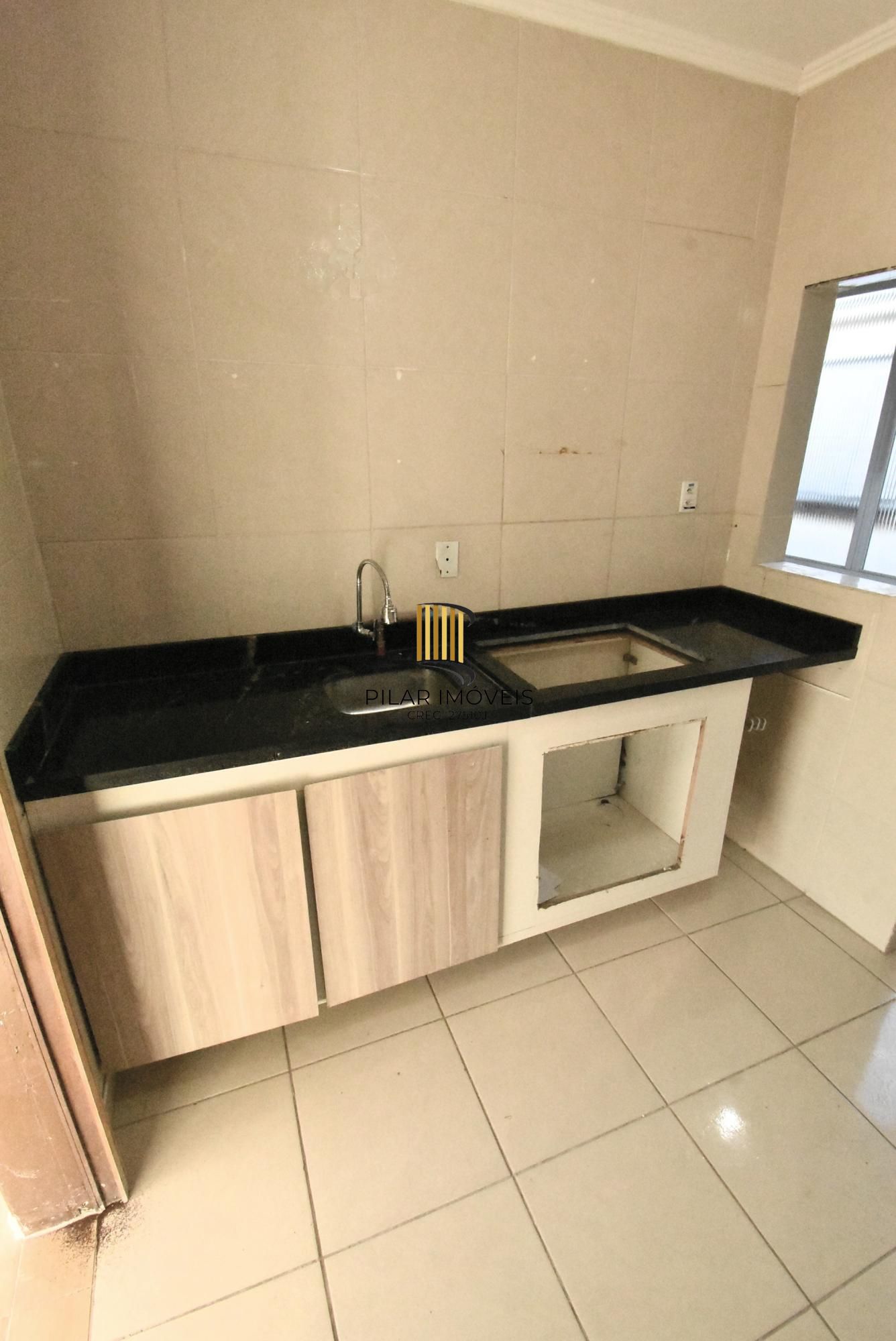 Apartamento de 4dormitórios, sendo uma suite churrasqueira e sacada 85m2 bairro Menino Deus.