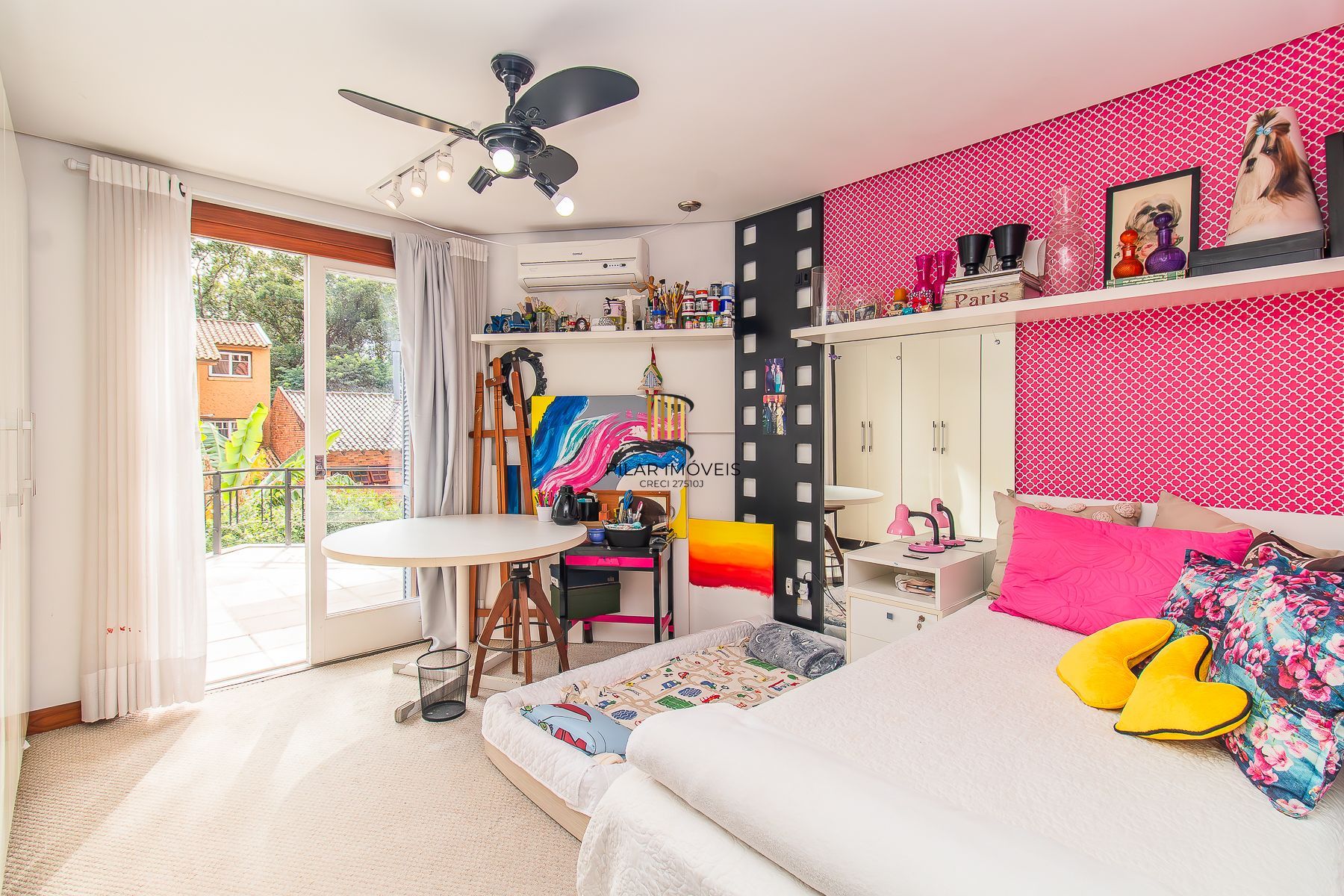 CASA DE 4 DORMITÓRIOS EM CONDOMÍNIO - 320 m² - 4 VAGAS DE GARAGEM