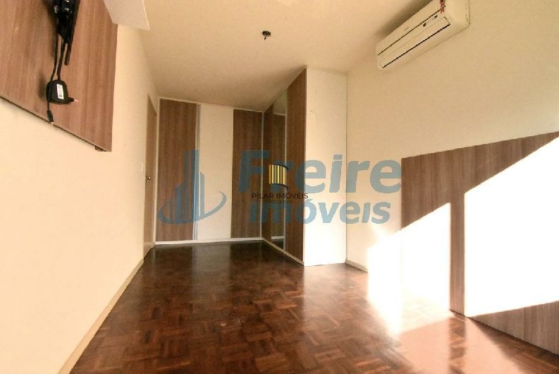 Apartamento no bairro Menino Deus, 2 dorm. e 1 garagem