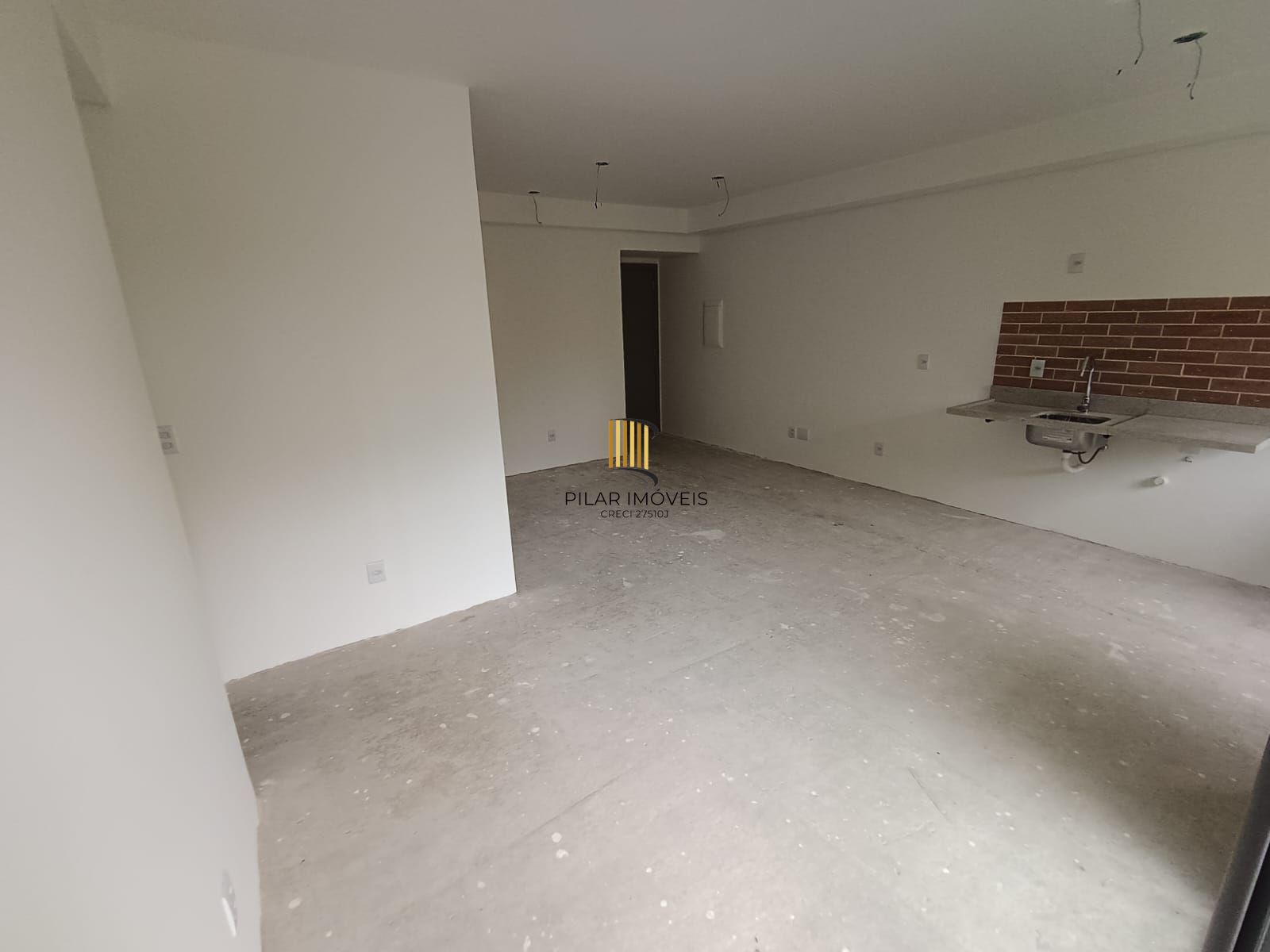 Apartamento 2 dormitórios, 1 suite, 1 vaga.