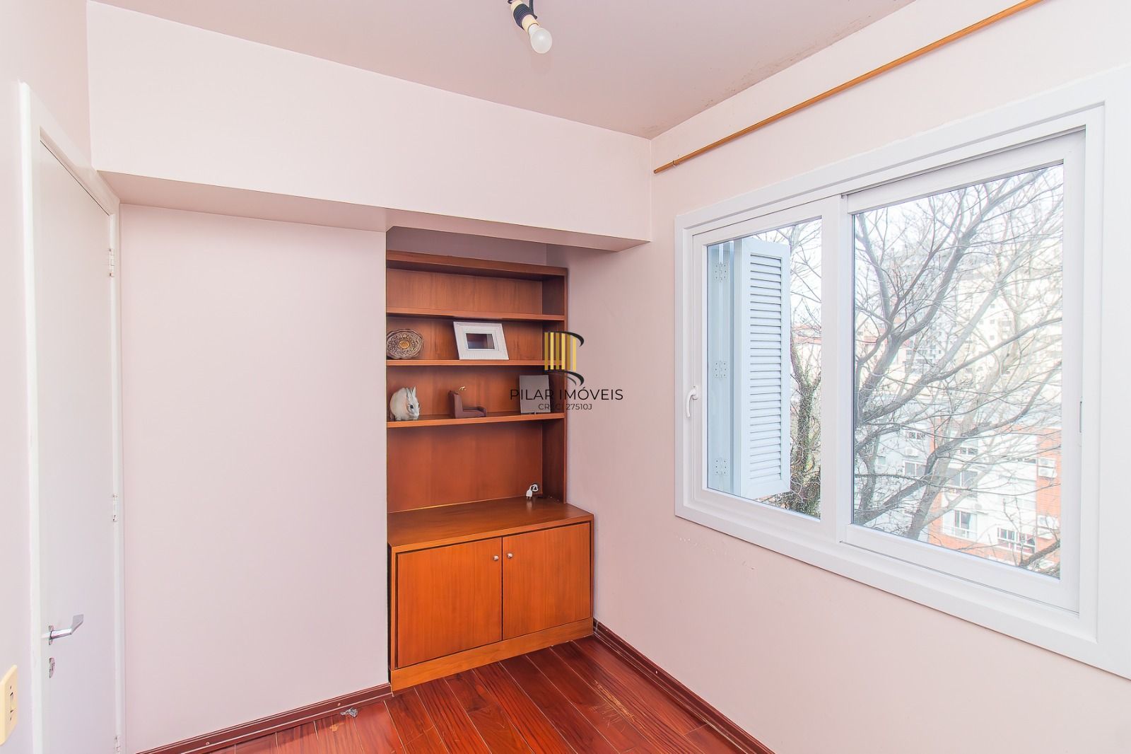 Apartamento panorâmico com três dormitórios, garagem