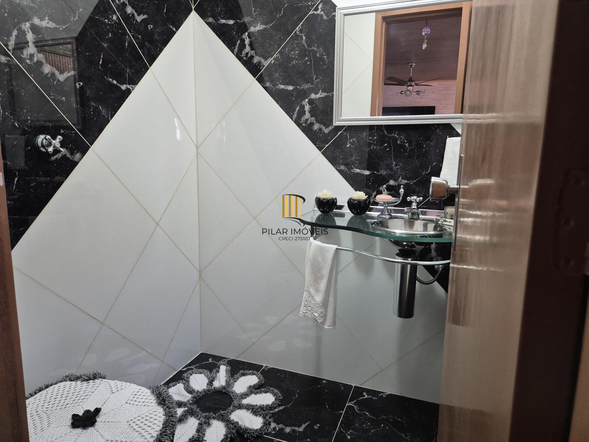 Cobertura com lareira, churrasqueira e 2 vagas