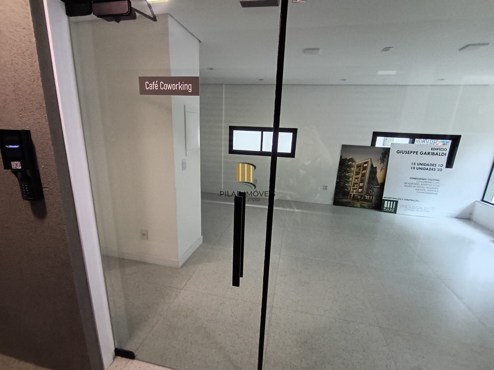 Apartamento 2 dormitórios, 1 suite, 1 vaga.