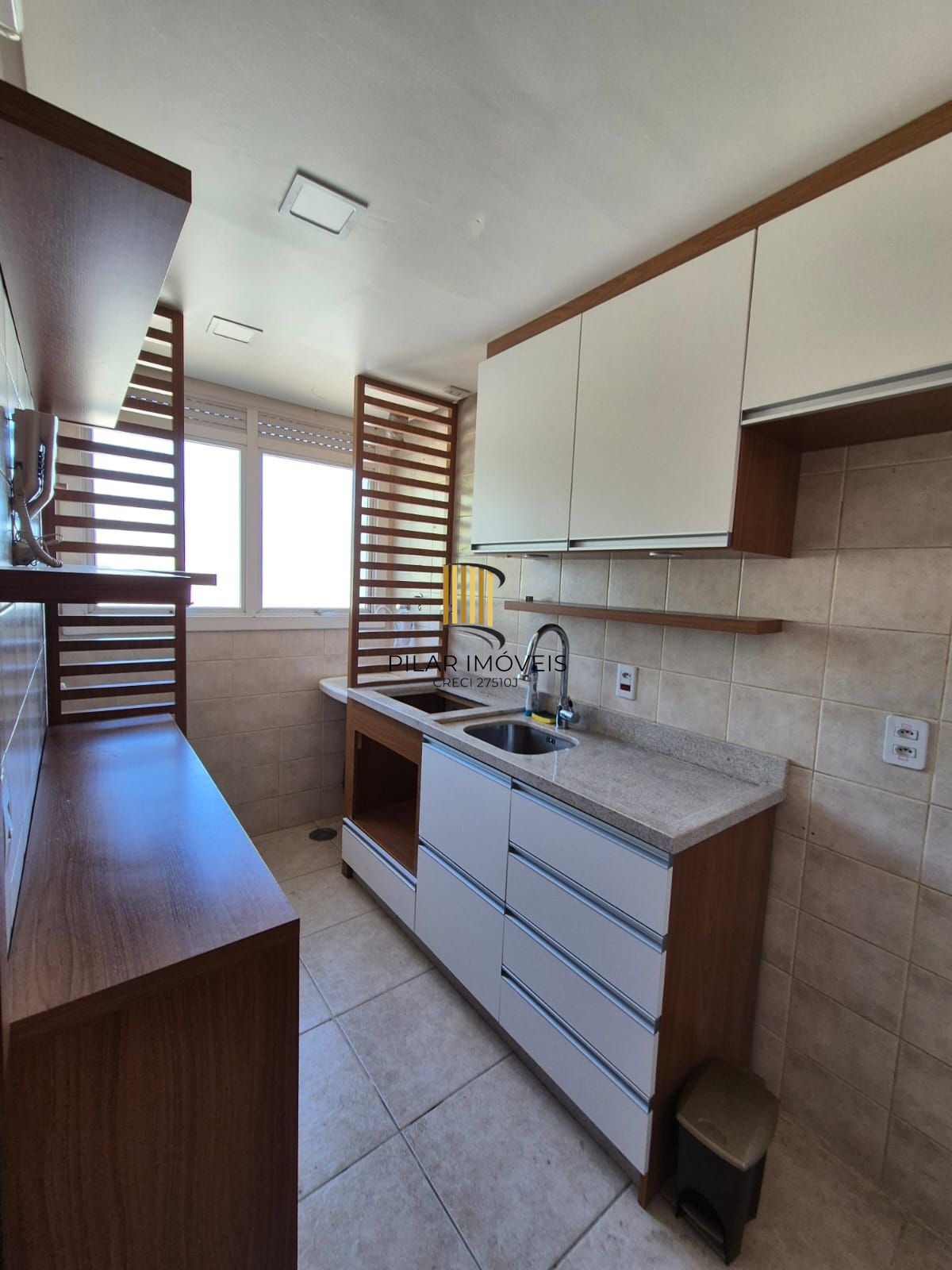 Apartamento 2 dormitórios, com box para carro, no bairro Jardim Leopoldina.