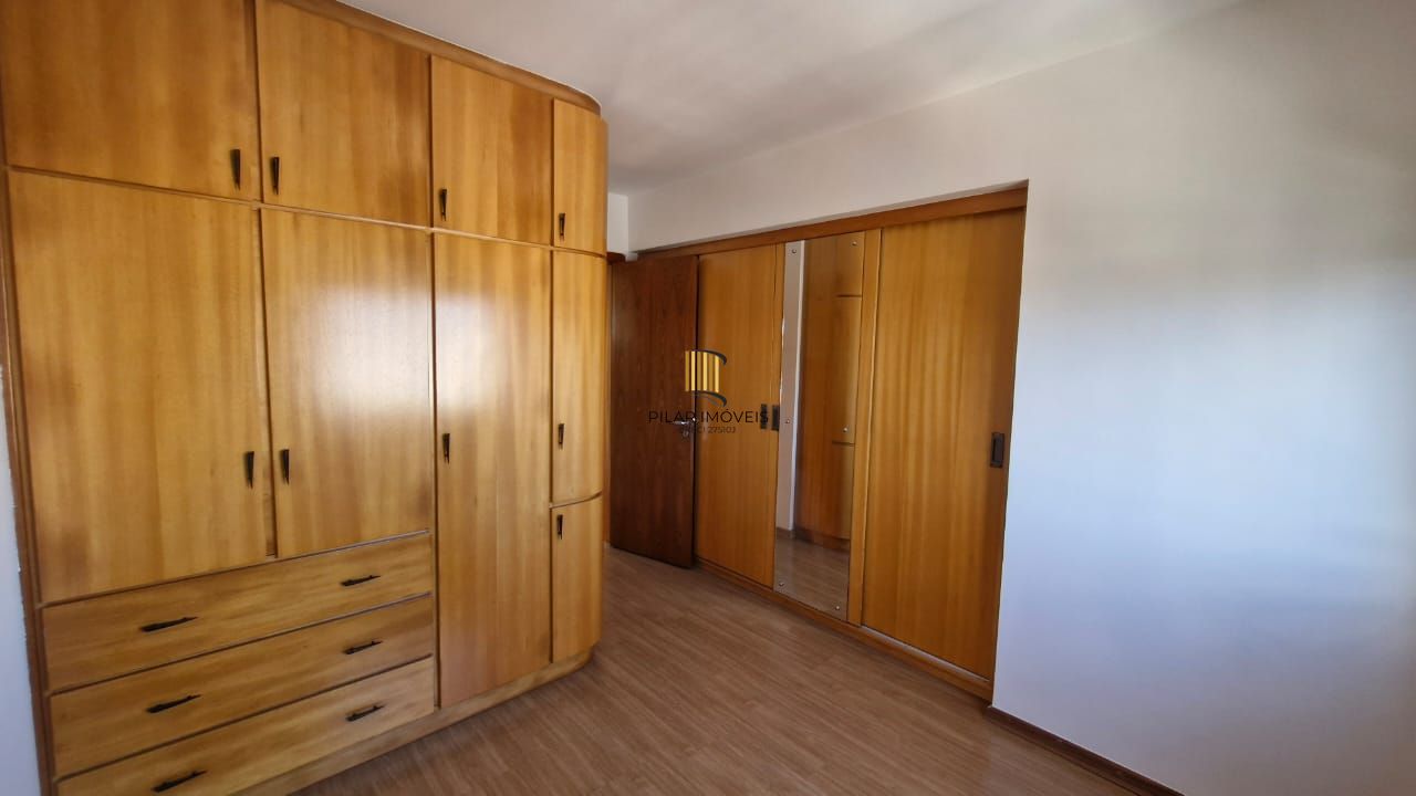 Apartamento impecável de frente no Menino Deus, 103,00 m² de área útil, 2 dormitórios, varanda integrada com churrasqueira, 2 garagens