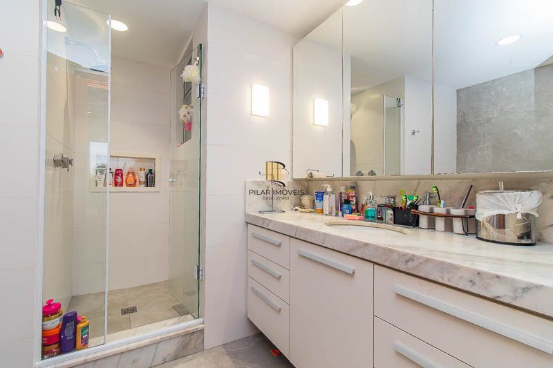 3dormitórios com dependência, reformado.