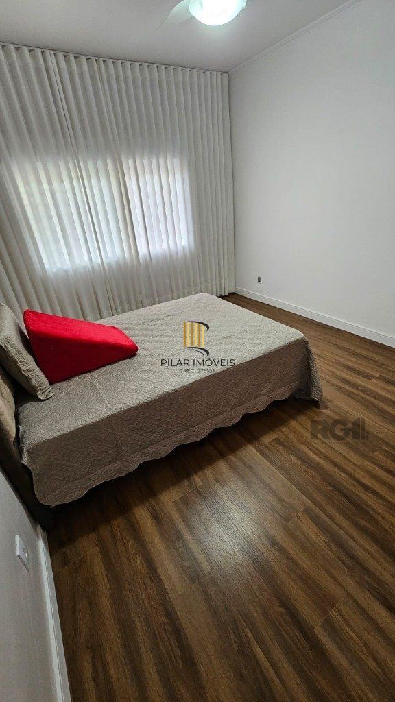 Casa 3 dormitórios, 5 vagas, 155 m² área construída, terreno 300m², Nonoai.