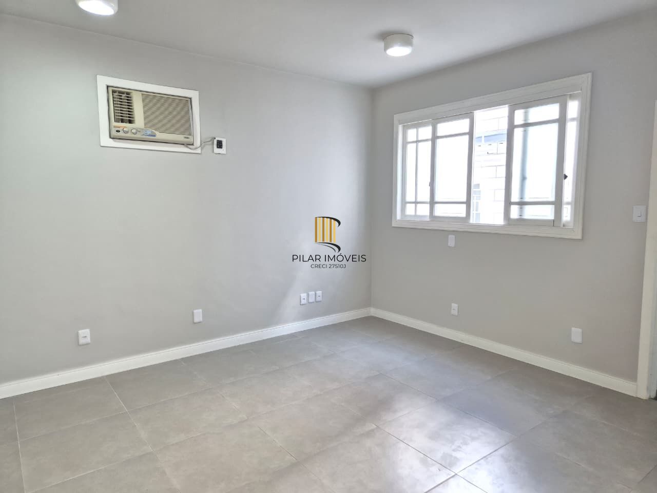 Casa comercial no miolo do bairro Menino Deus