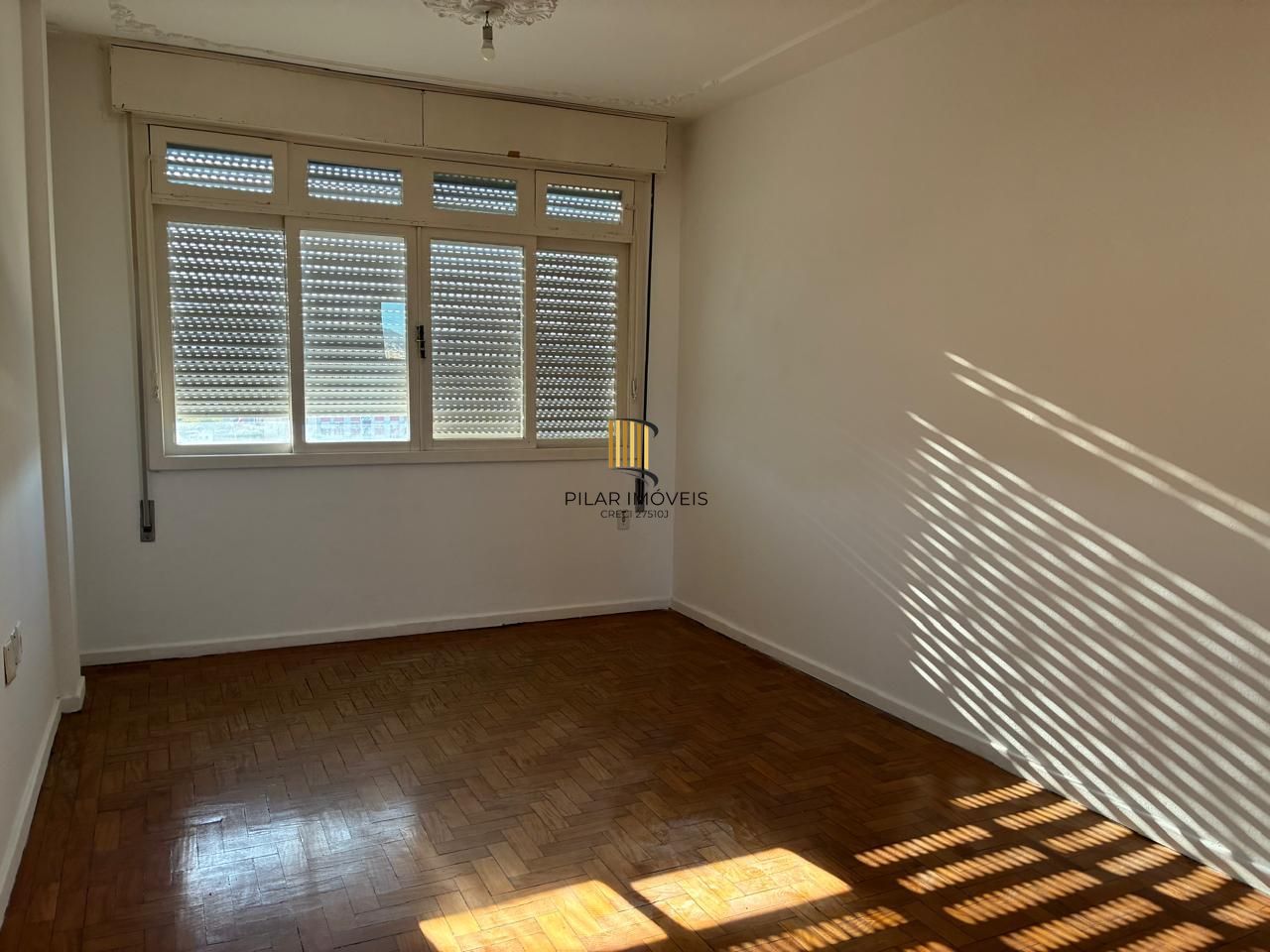 AMPLO APARTAMENTO DE 3 DORMITÓRIOS NA CIDADE BAIXA