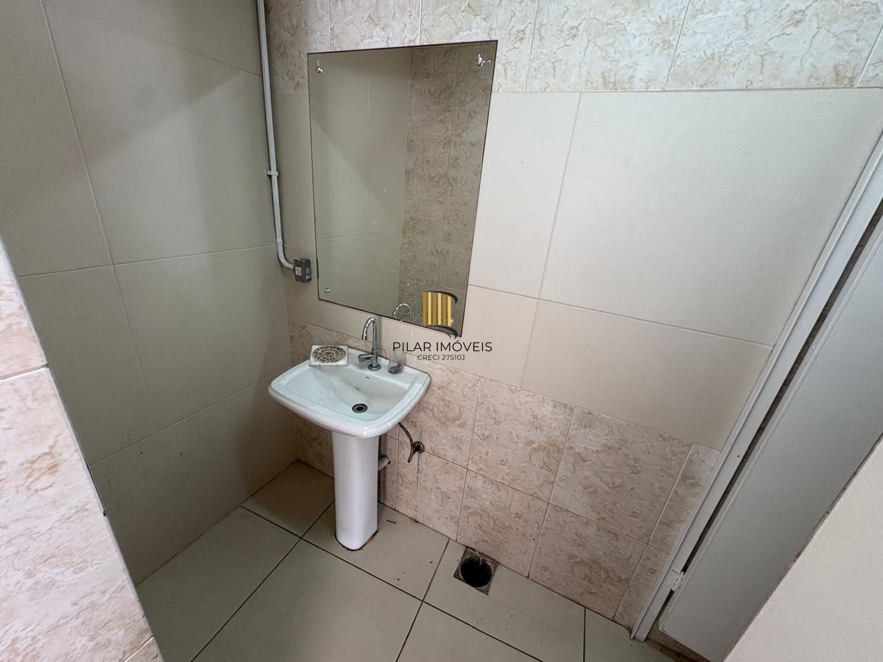 Sala comercial 822,66m² no centro de Porto Alegre