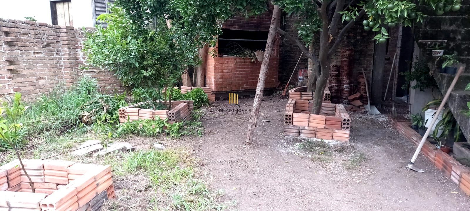 TERRENO  COM  CASA DE ALVENARIA