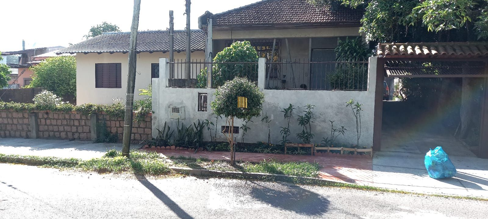 TERRENO  COM  CASA DE ALVENARIA