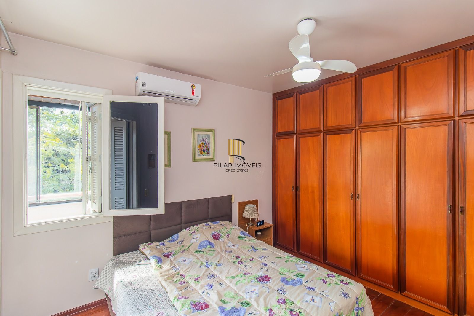 Apartamento panorâmico com três dormitórios, garagem