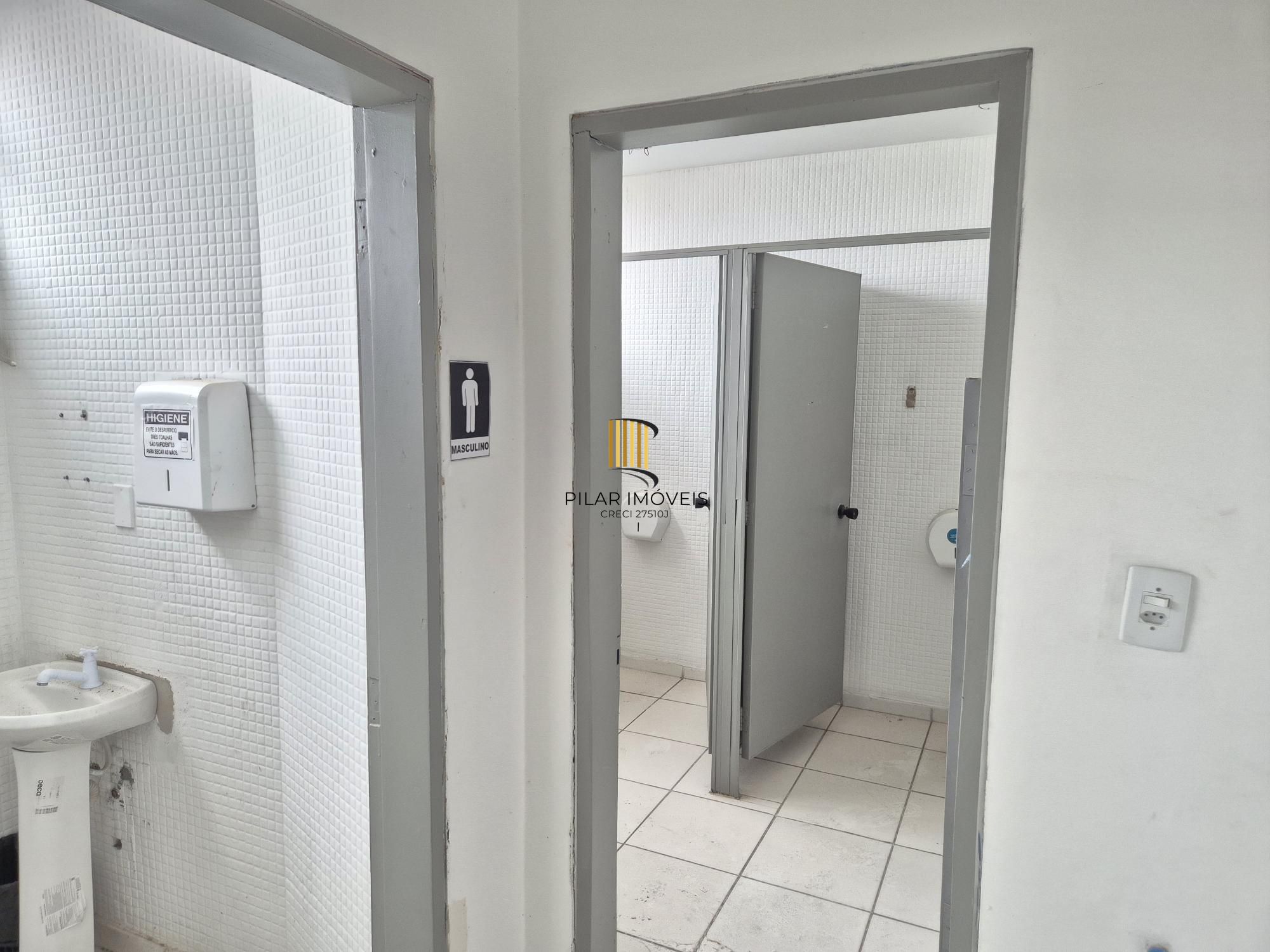 Prédio desocupado de 16 andares