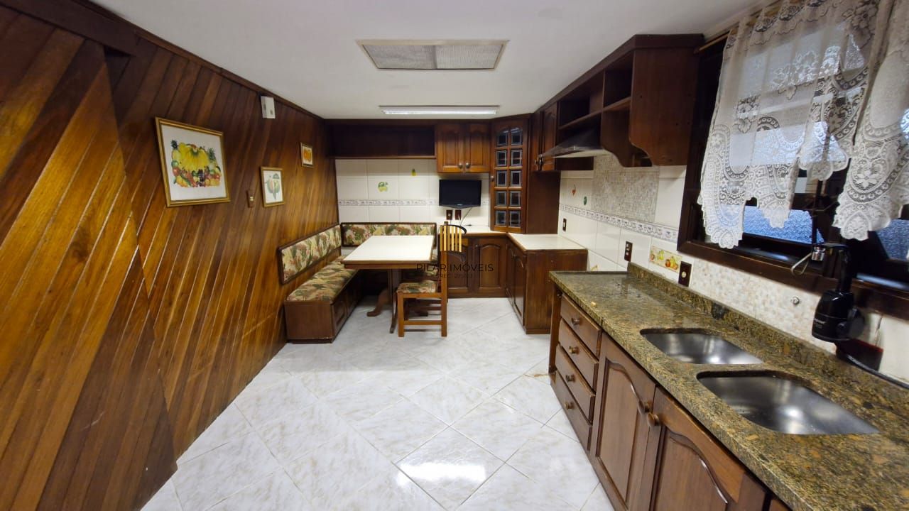 Casa em Condomínio Fechado em Ipanema com 4 dormitorios