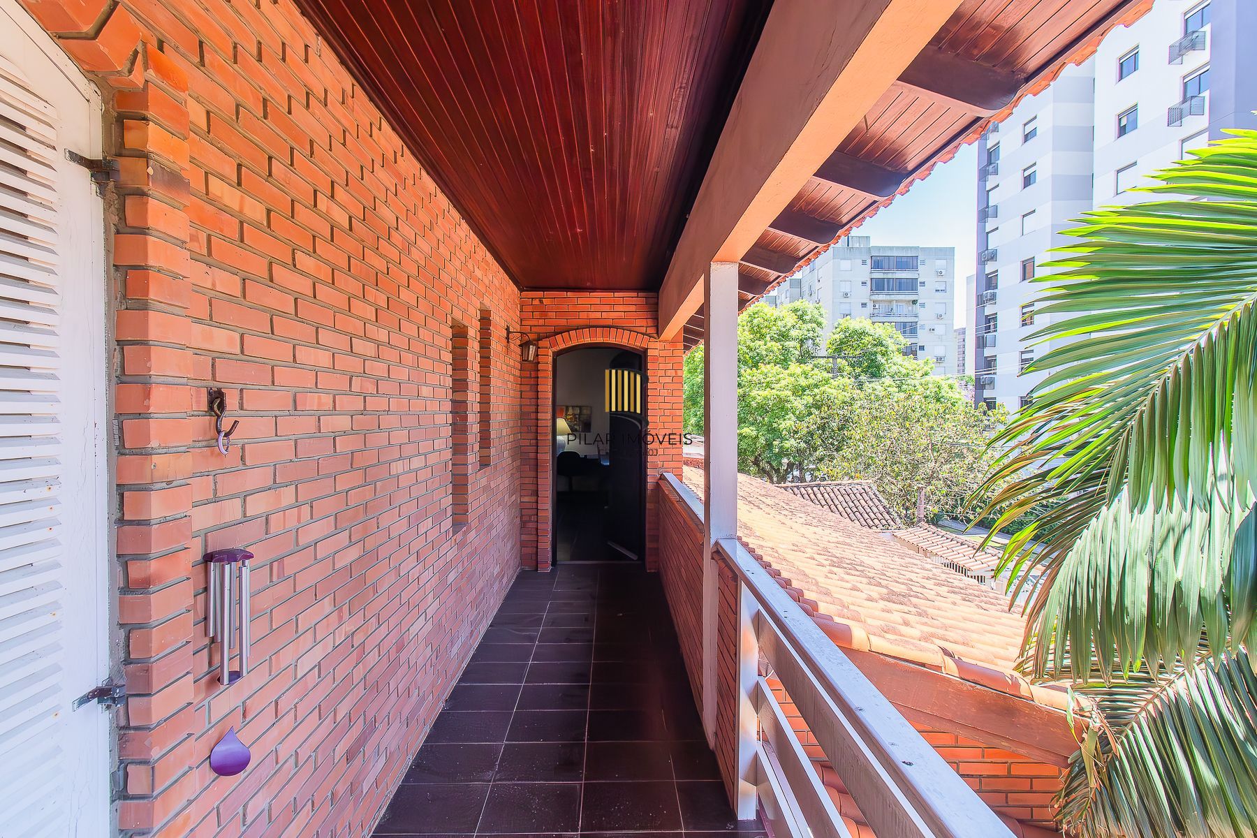 Casa com 5 dormitórios e muito mais