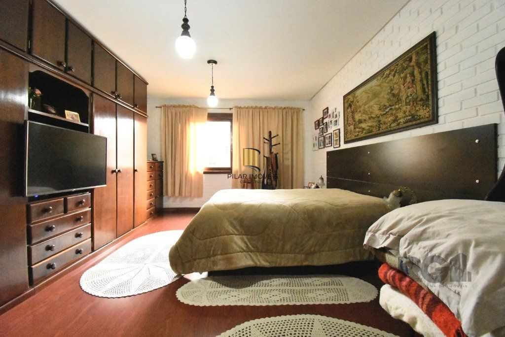 CASA - 5 dorms. -  3 vagas -  290 m² - MENINO DEUS