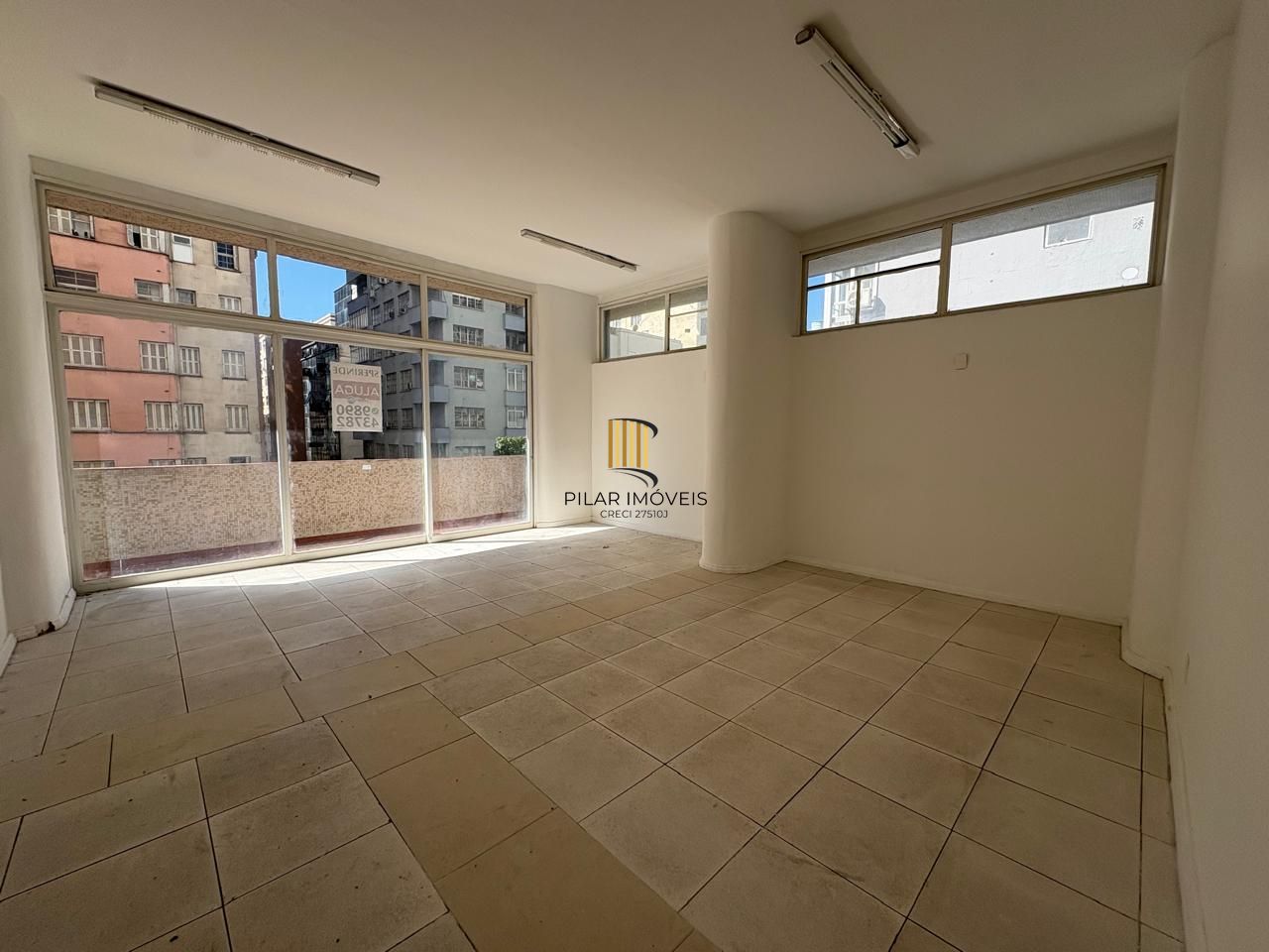 Sala comercial 822,66m² no centro de Porto Alegre