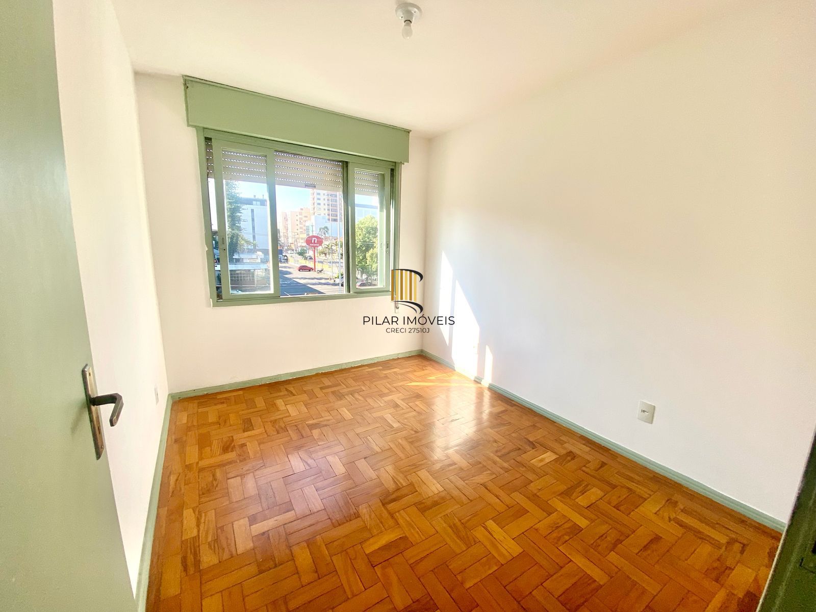 Apartamento 2 dormitórios com vaga de garagem, bairro Menino Deus
