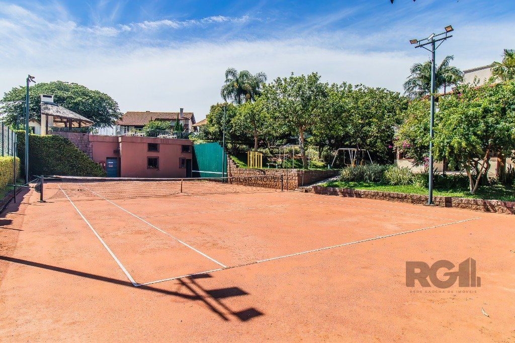Casa com quatro quartos/dormitórios e muitos ambientes aconchegantes.