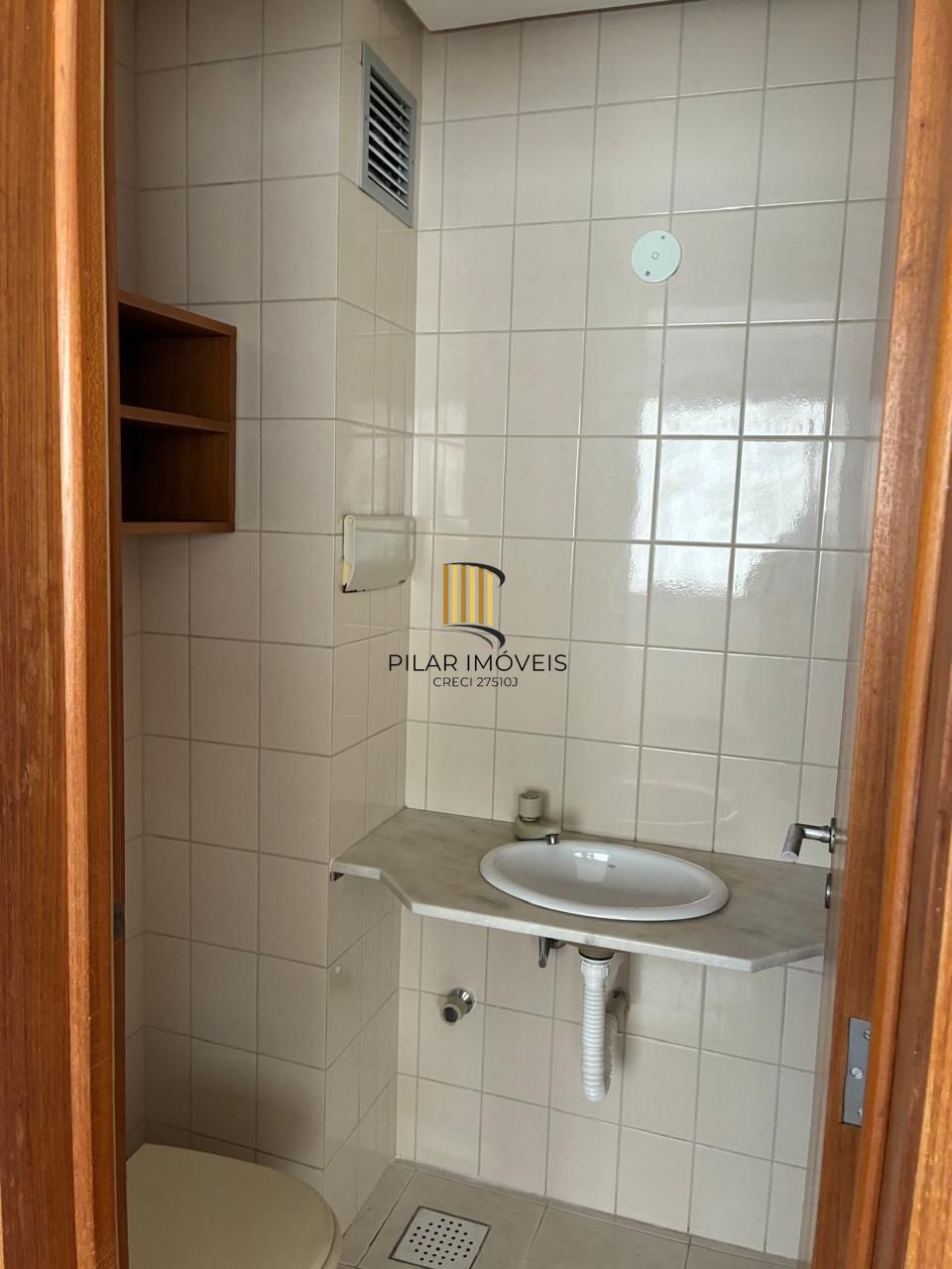 Ótima sala de 24,88 metros quadrados no Menino Deus