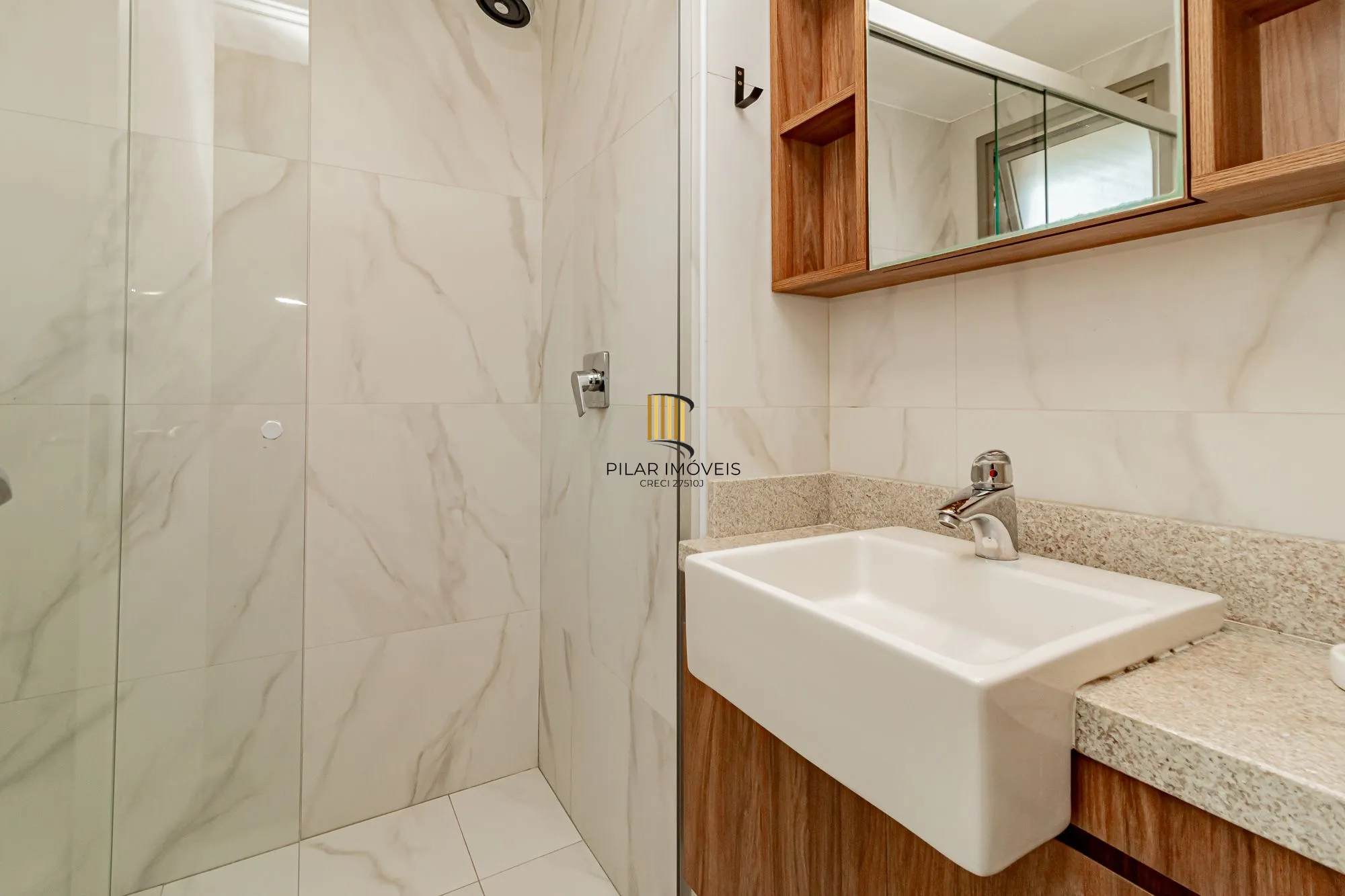 Mobiliado, piso aquecido, 3  suítes, 3 vagas  e infraestrutura.