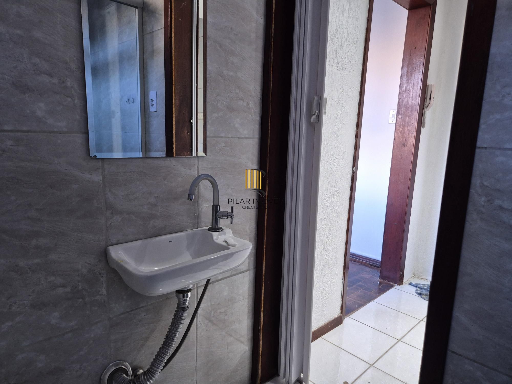 Imóvel desocupado, próximo ao gasômetro