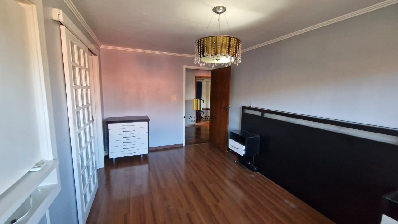 Casa em Condomínio Fechado em Ipanema com 4 dormitorios