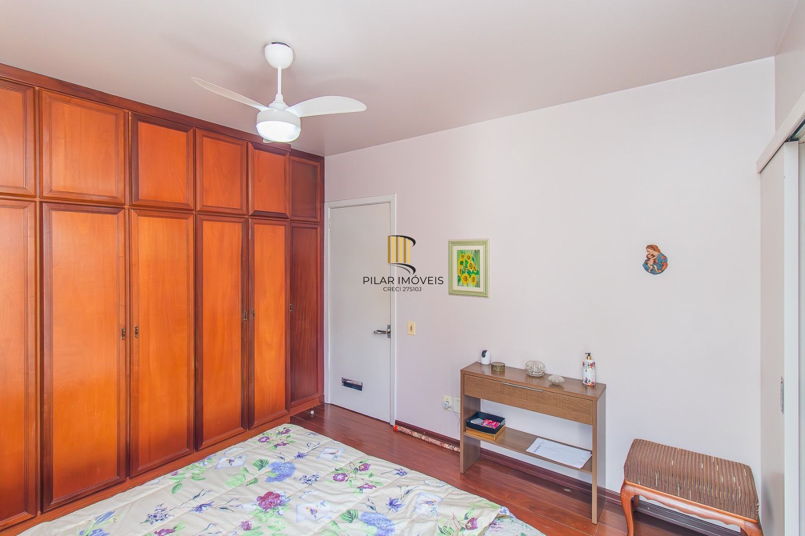Apartamento panorâmico com três dormitórios, garagem