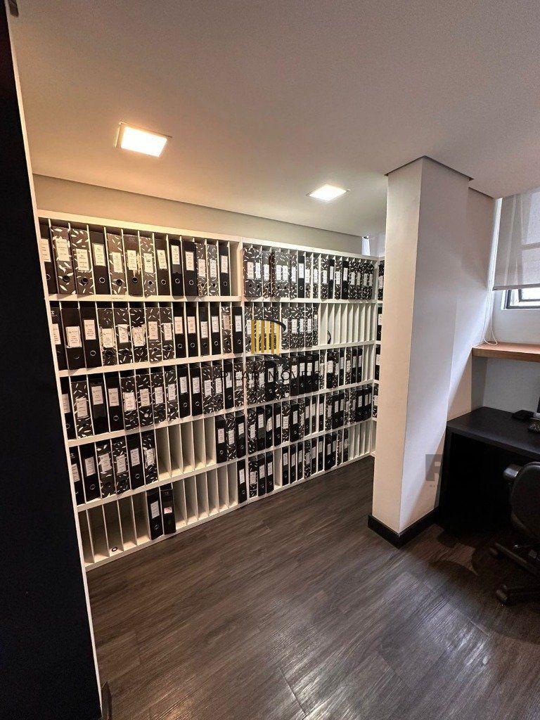 Sala comercial 2 vagas 227m² Menino Deus