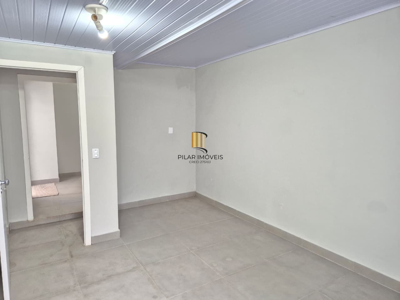 Casa comercial no miolo do bairro Menino Deus