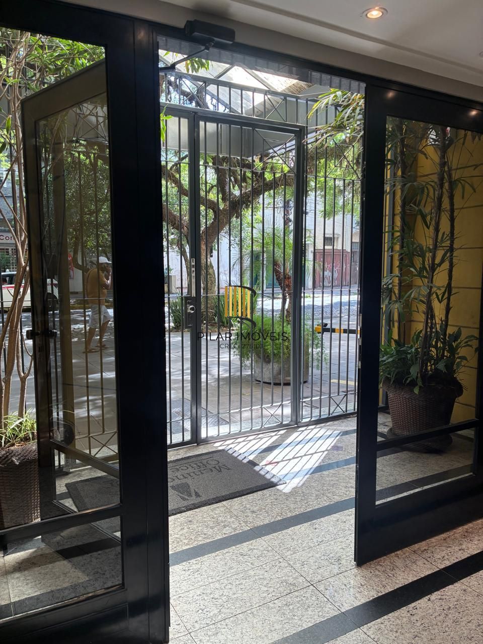 Ótima sala de 24,88 metros quadrados no Menino Deus