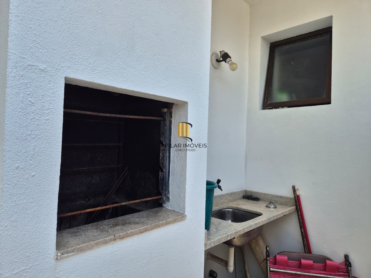 1Suíte, com vaga e churrasqueira