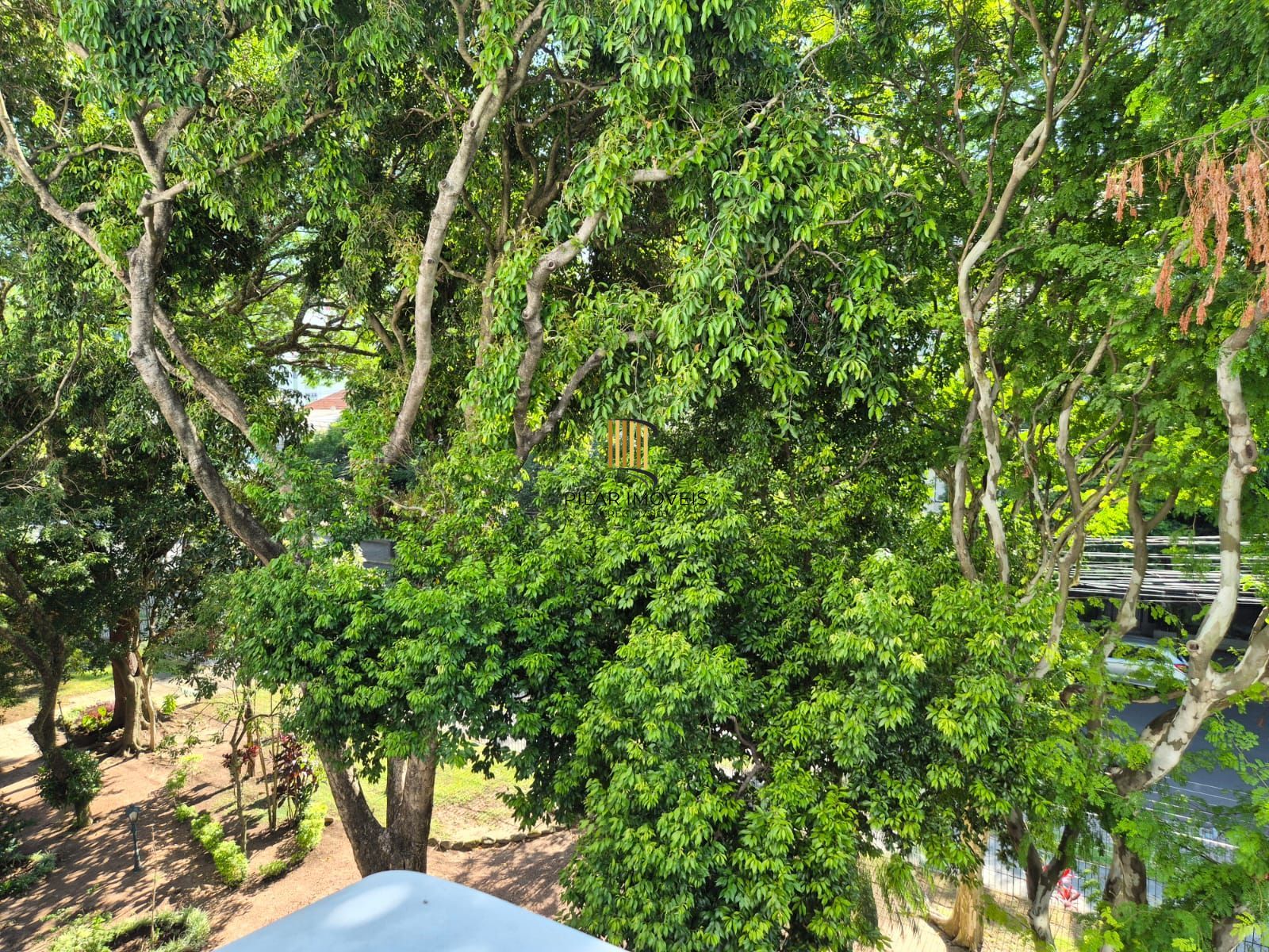 1 Dormitório, semi mobiliado com vaga