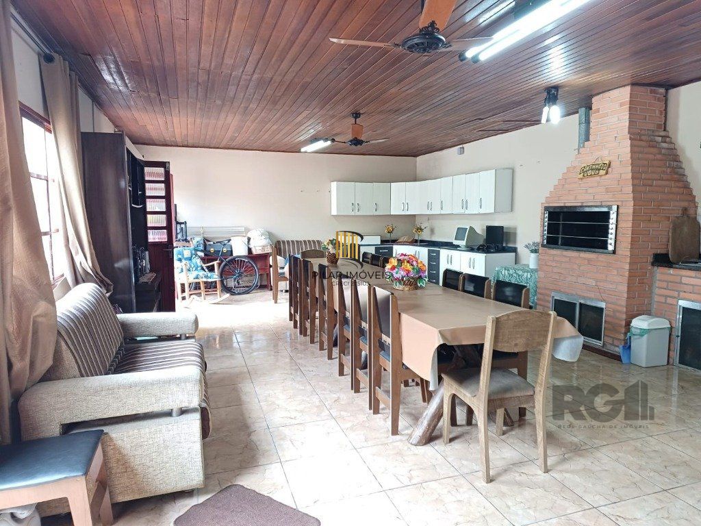 Casa térrea com salão de festas