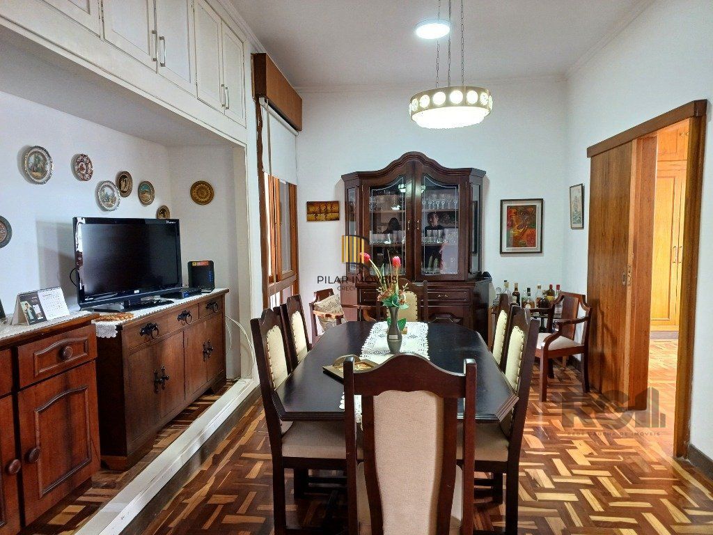 Casa averbada, ampla e ensolarada!