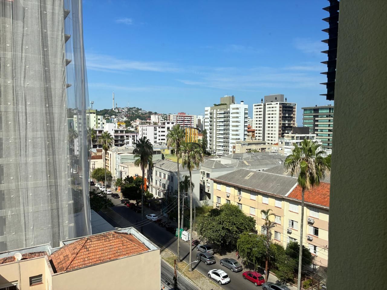 Ótima sala de 24,88 metros quadrados no Menino Deus