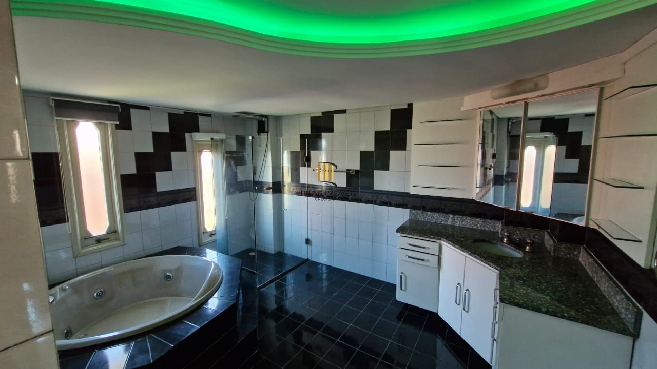 Casa em Condomínio Fechado em Ipanema com 4 dormitorios