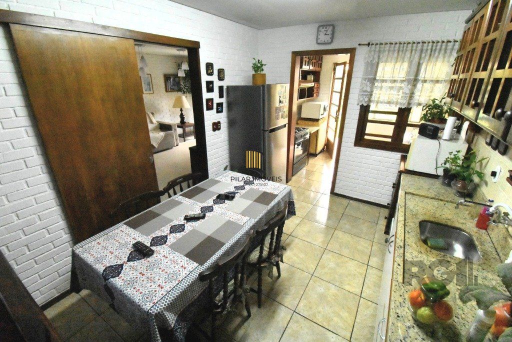 CASA - 5 dorms. -  3 vagas -  290 m² - MENINO DEUS