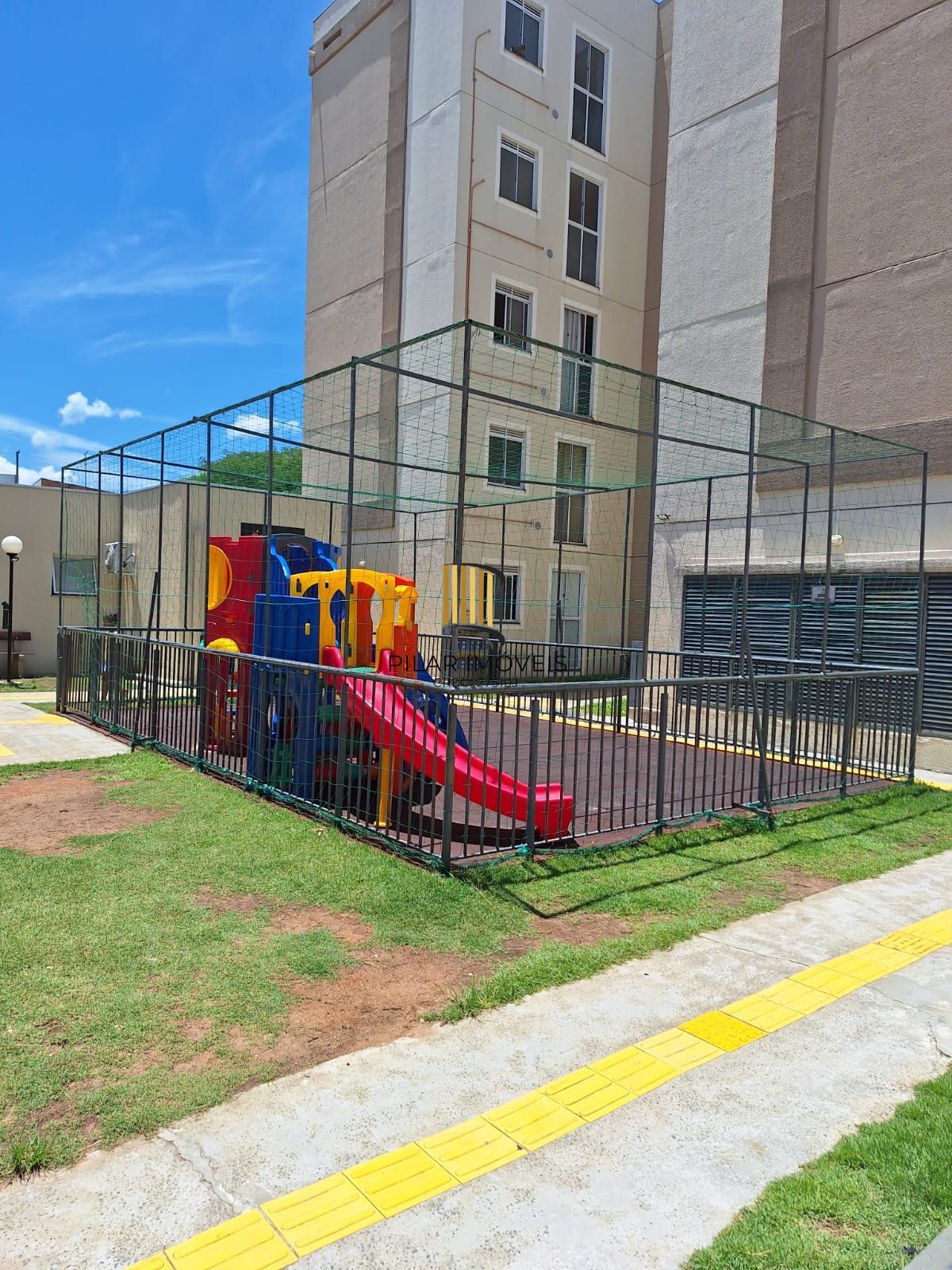 Apartamento 02 dormitorios com estacionamento privativo