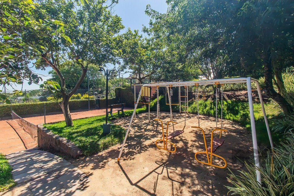 Casa com quatro quartos/dormitórios e muitos ambientes aconchegantes.