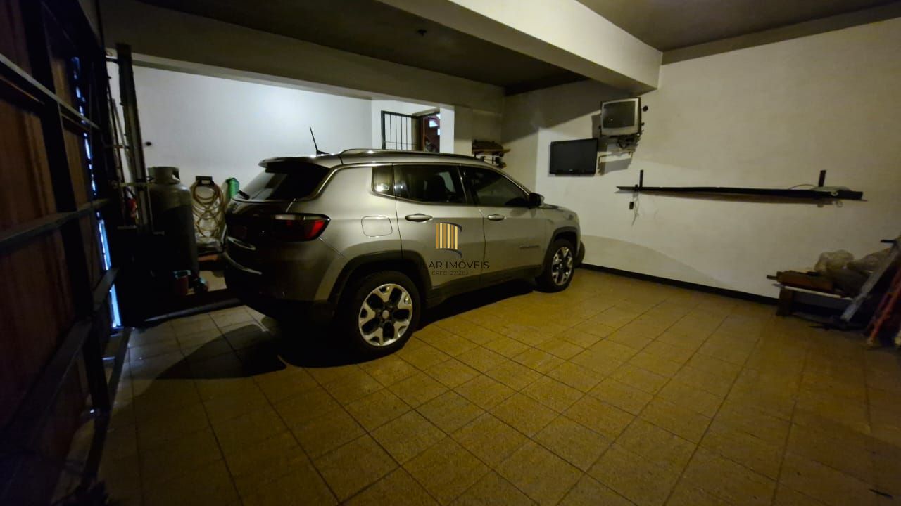 Casa de Cinema no bairro Glória com toda infraestrutura, ensolarada e bem ventilada, piscina, quiosque, 4 garagens