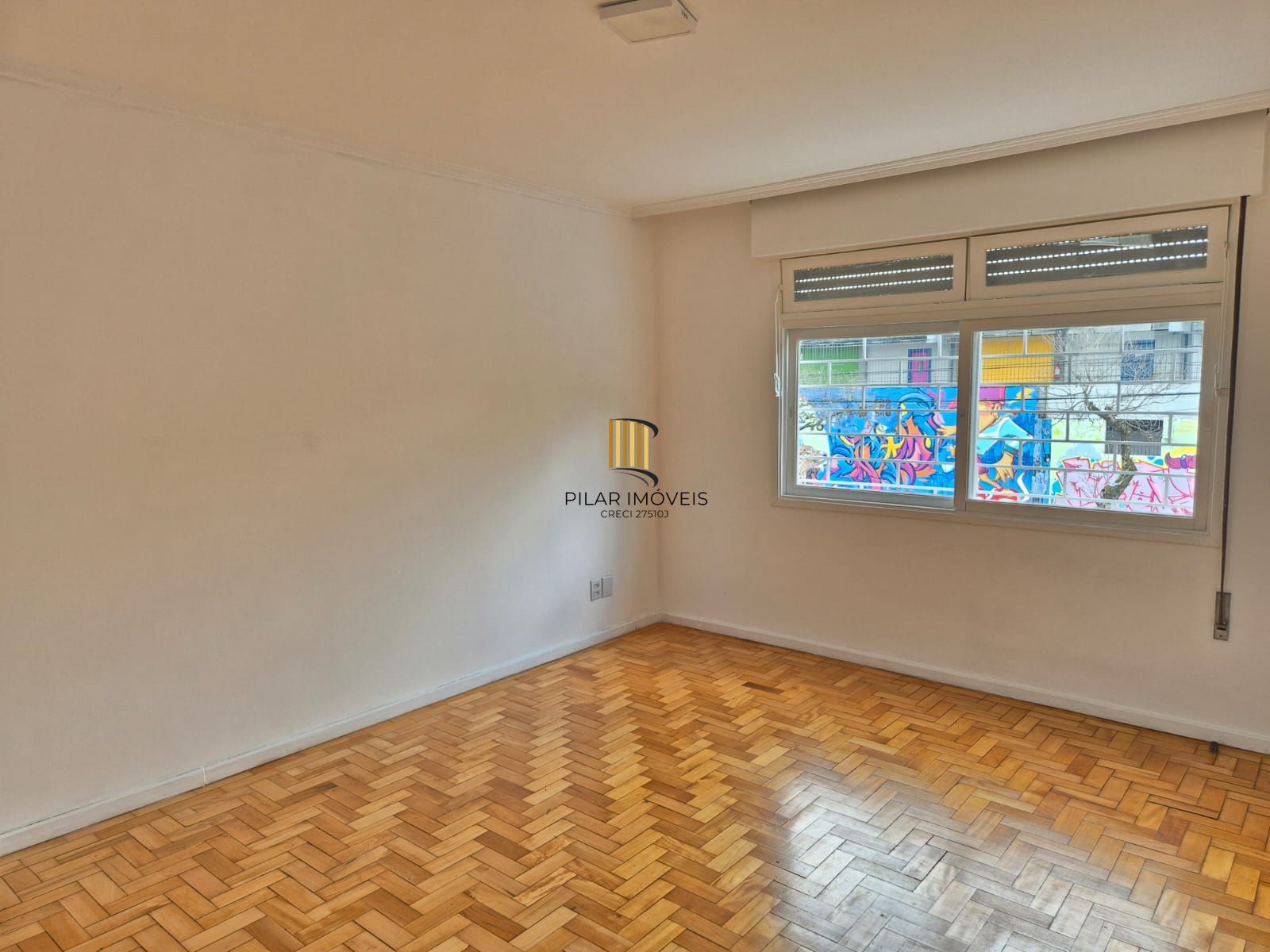 2D com garagem com churrasqueira