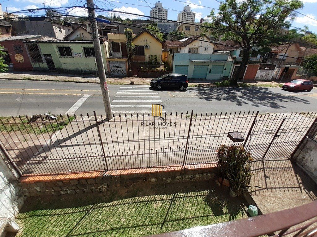 Casa para Venda - 185m², 4 dormitórios, sendo 1 suites, 2 vagas - Jardim Sabará