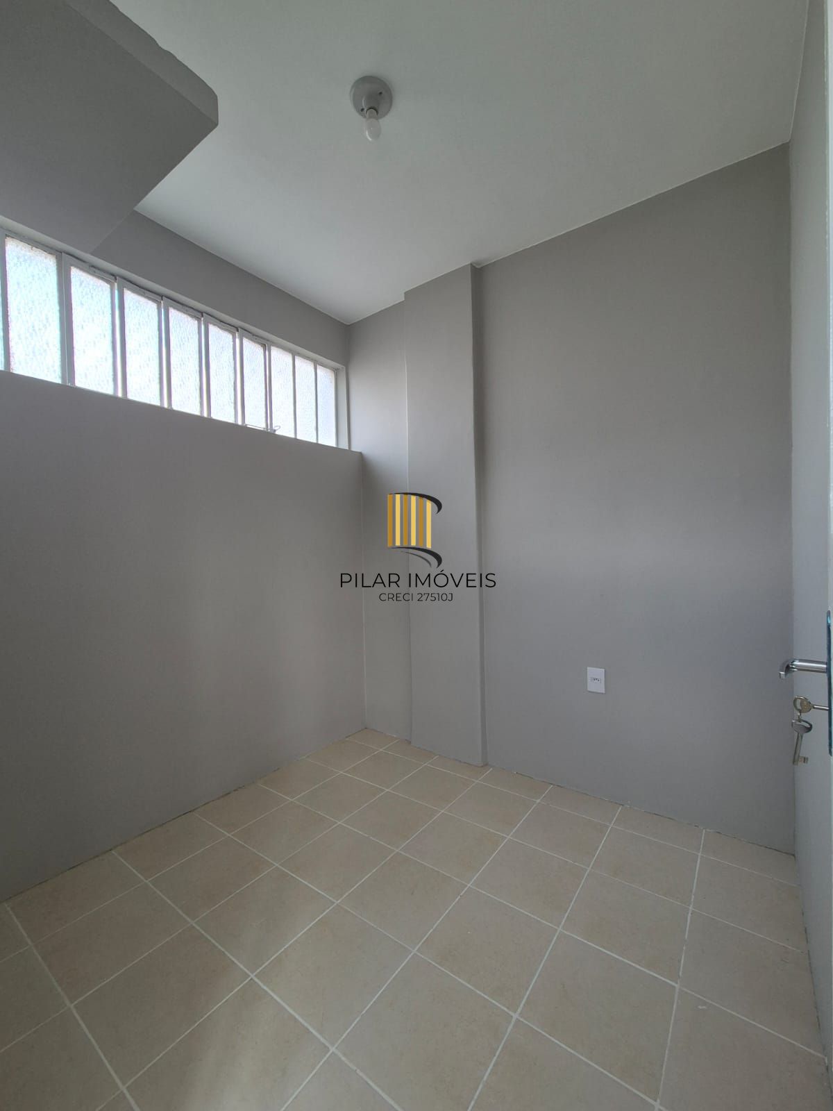 Apto 2D com dependencia completa na Cidade Baixa