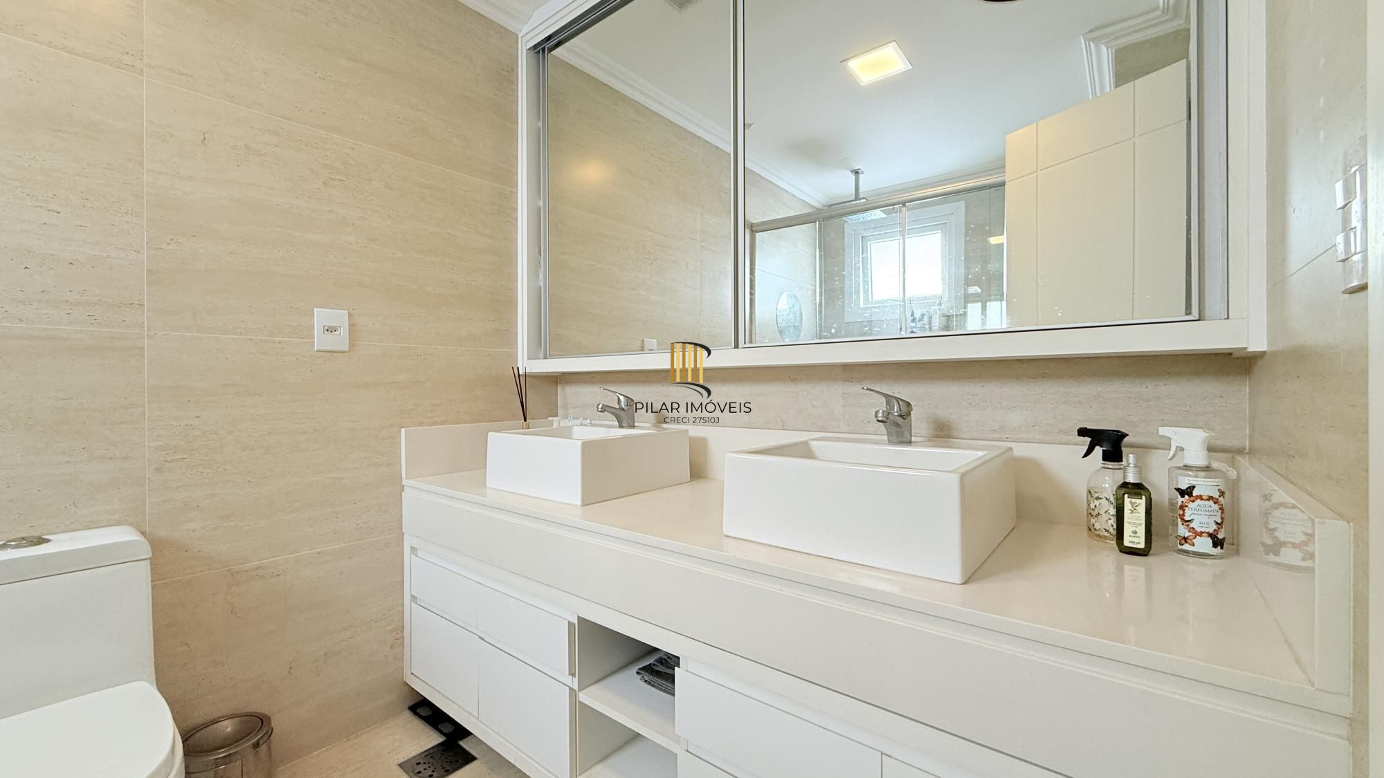 Excelente apartamento amplo com 2 dormitórios, 2 suítes mais dependência de empregada ou gabinete ou 3º dormitório