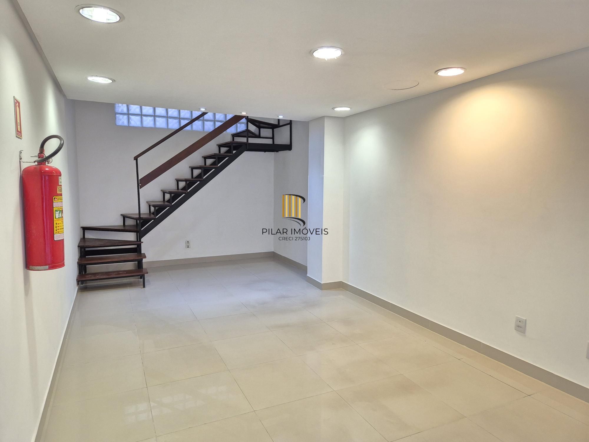 Sala reformada com Mezanino