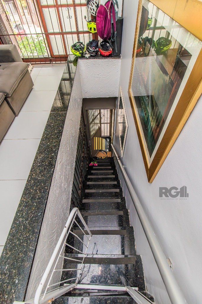 Casa para Venda - 110m², 2 dormitórios, sendo 1 suites, 2 vagas - Menino Deus