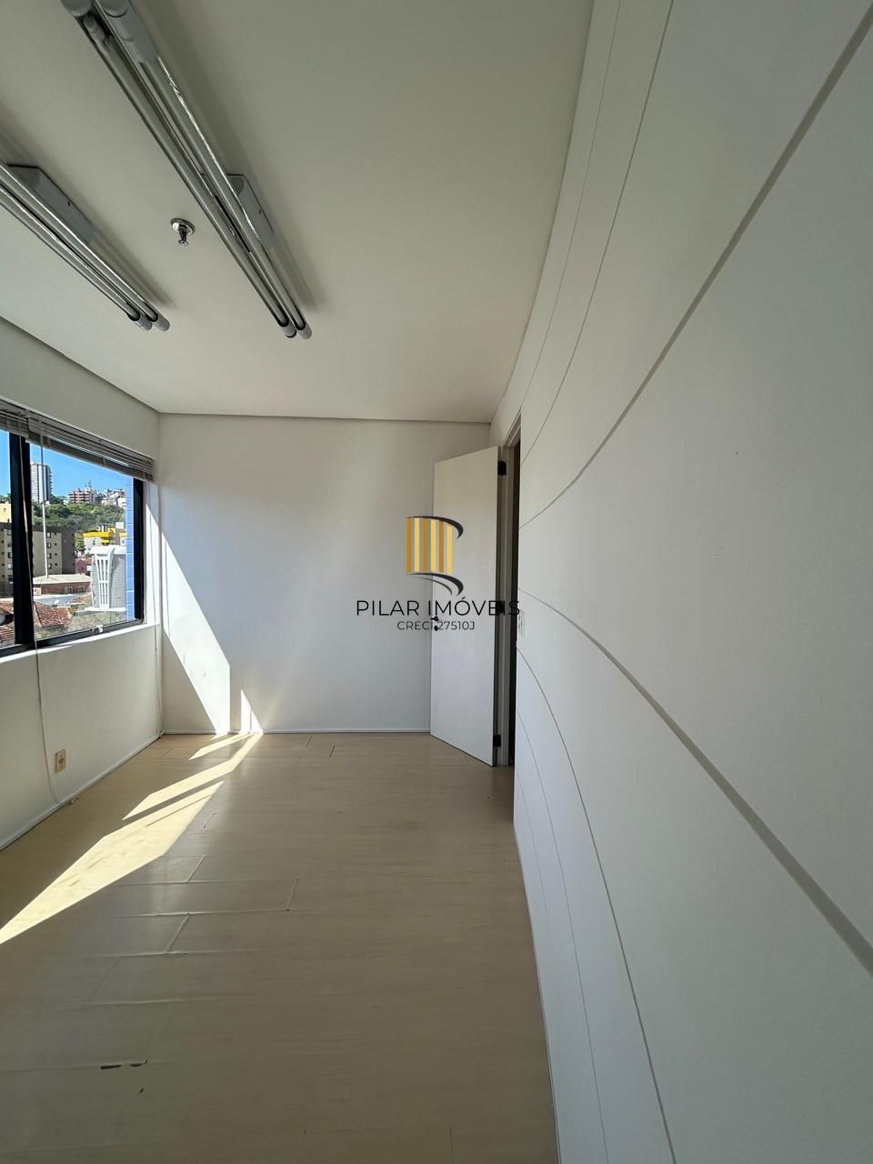SALA COMERCIAL - 25,81m² - 1 vaga coberta -MENINO DEUS - Pilar Imóveis