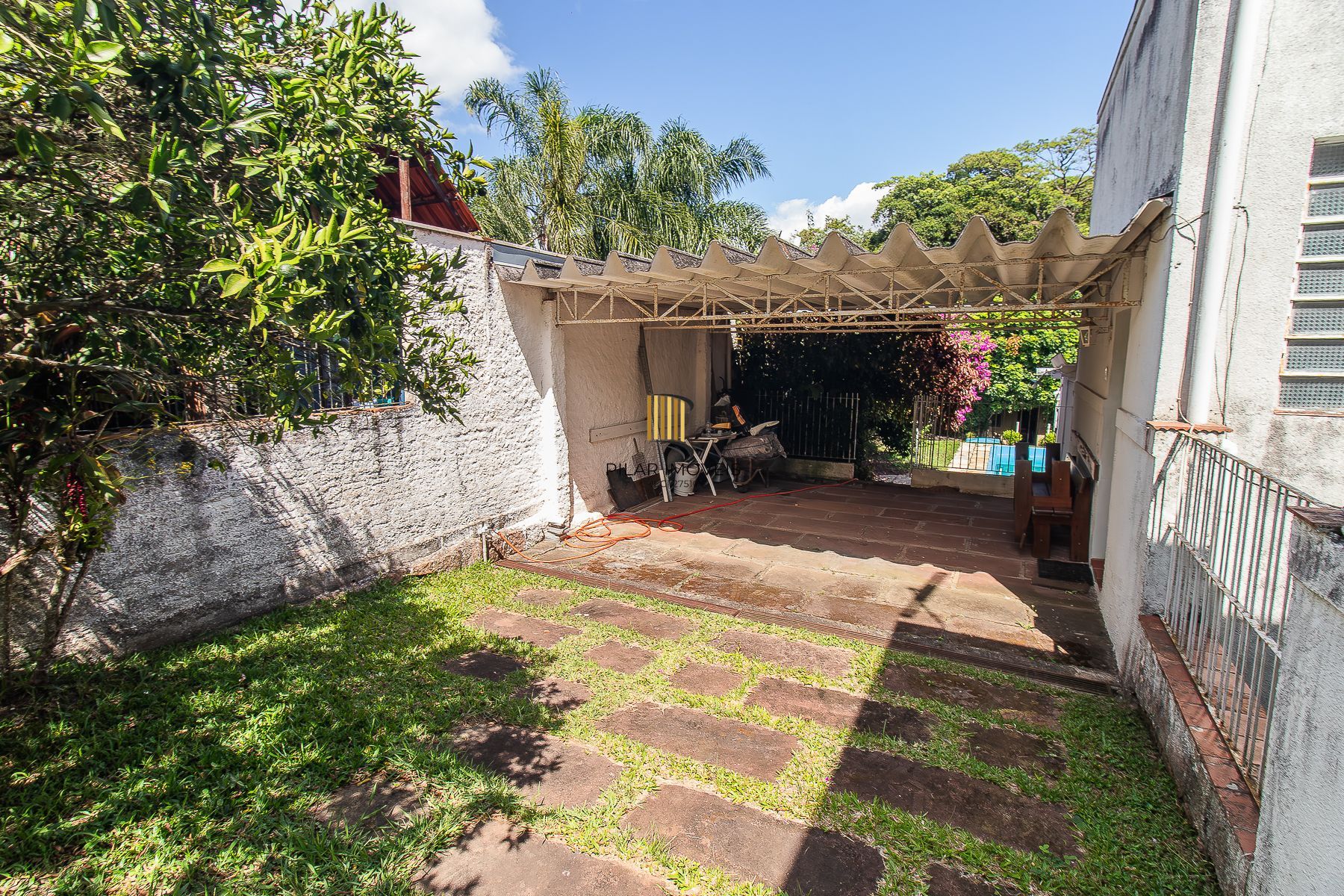 3 Dormitórios, com lareira, churrasqueira e piscina